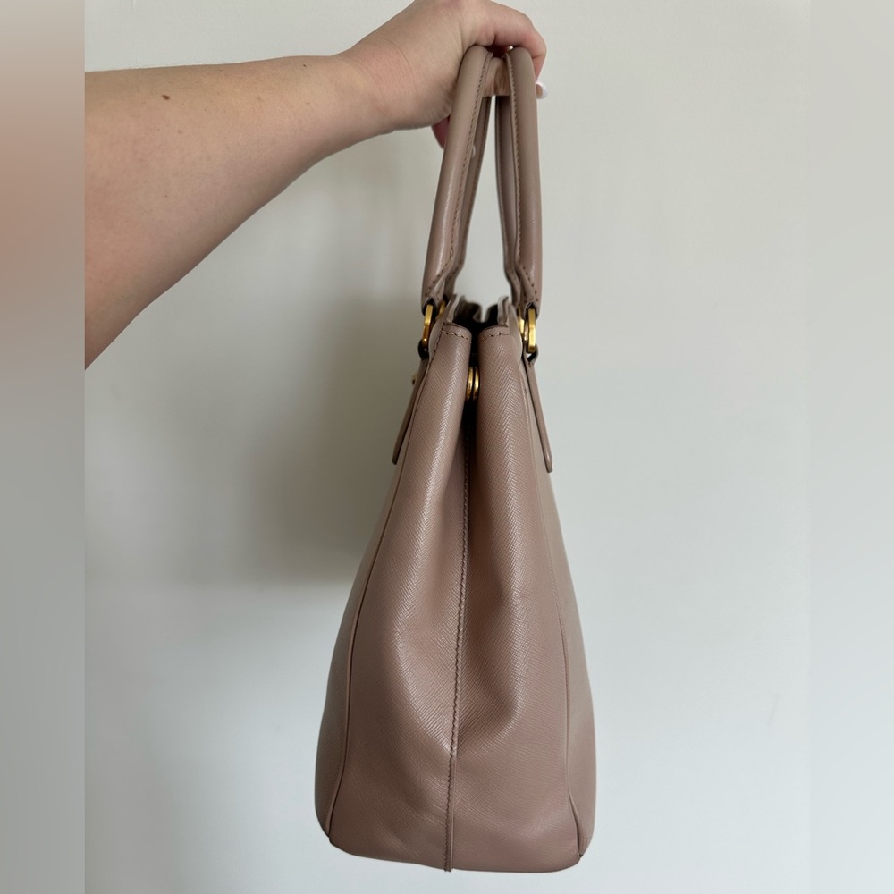 Prada Saffiano Lux Galleria Taupe Leather - Medium Size - Picture 2 of 10